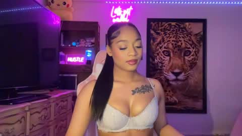 lunaa_11 online show from 08.01.26