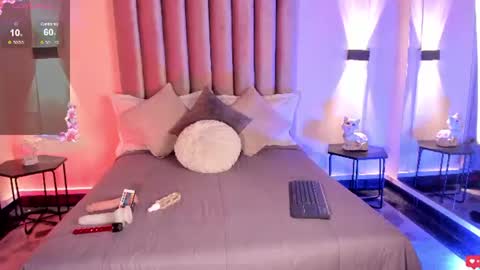 Snapshot of lunaa_moonn chatting on 06.30.26 lunaa_moonn online show from 06.30.26