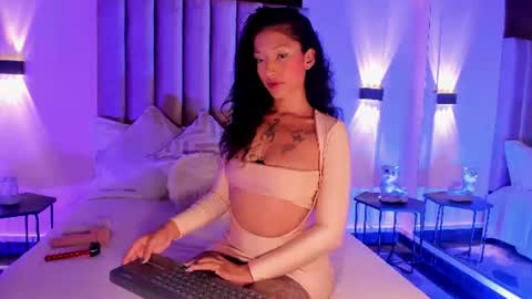 Snapshot of lunaa_moonn chatting on 07.22.26 lunaa_moonn online show from 07.22.26
