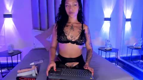 Snapshot of lunaa_moonn chatting on 07.27.26 lunaa_moonn online show from 07.27.26