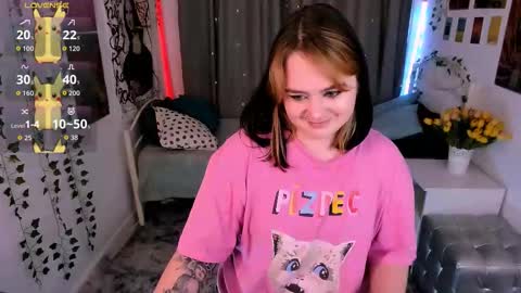 Snapshot of lunaali chatting on 11.14.25 Li online show from 11.14.25