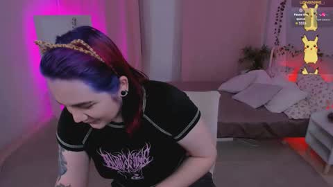 Snapshot of lunaali chatting on 11.22.25 Li online show from 11.22.25