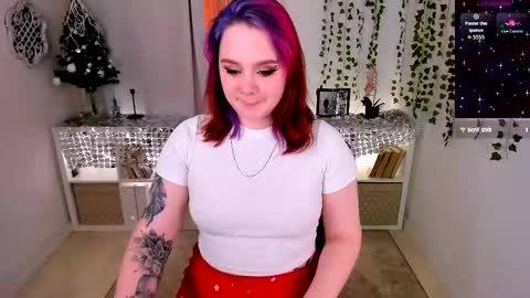 Snapshot of lunaali chatting on 12.17.25 Li online show from 12.17.25