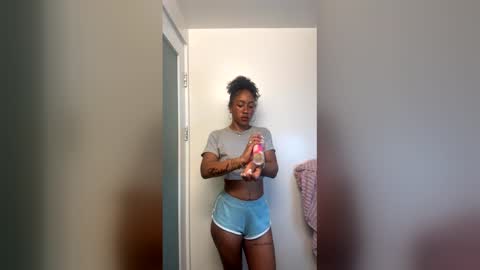 Snapshot of lunaalighttt chatting on 04.10.26 lunaalighttt online show from 04.10.26