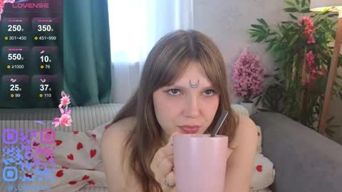 Snapshot of lunabate chatting on 09.30.25 Luna online show from 09.30.25