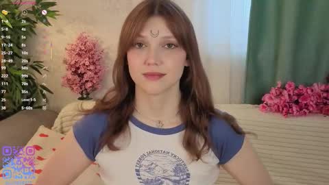 Snapshot of lunabate chatting on 11.12.25 Luna online show from 11.12.25