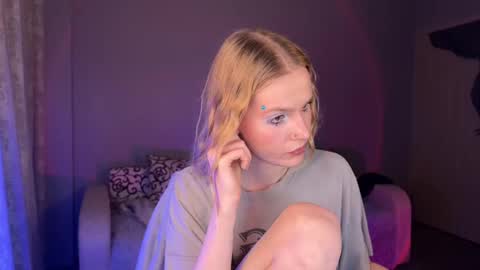 Snapshot of lunacyy chatting on 09.10.25 Britney online show from 09.10.25