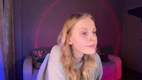 Snapshot of lunacyy chatting on 09.11.25 Britney online show from 09.11.25