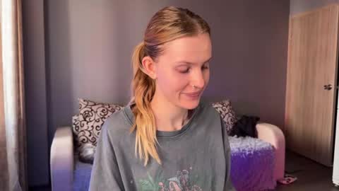 Snapshot of lunacyy chatting on 09.21.25 Britney online show from 09.21.25