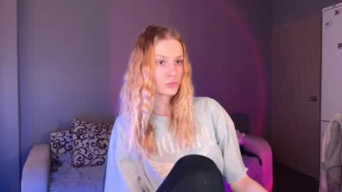 Snapshot of lunacyy chatting on 09.30.25 Britney online show from 09.30.25