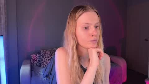 Snapshot of lunacyy chatting on 10.01.25 Britney online show from 10.01.25