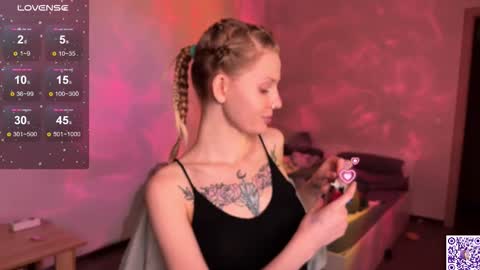 Snapshot of lunacyy chatting on 10.03.25 Britney online show from 10.03.25