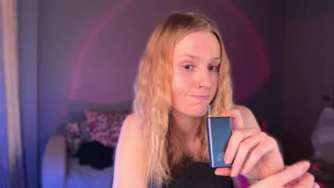 Snapshot of lunacyy chatting on 10.05.25 Britney online show from 10.05.25