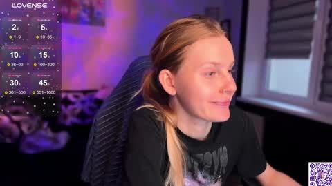 Snapshot of lunacyy chatting on 11.06.25 Britney online show from 11.06.25