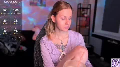 Snapshot of lunacyy chatting on 11.14.25 Britney online show from 11.14.25