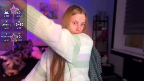 Snapshot of lunacyy chatting on 12.01.25 Britney online show from 12.01.25