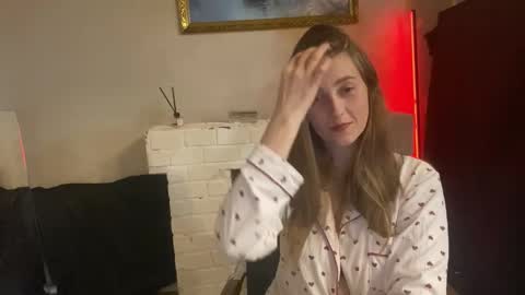 lunafeather online show from 11.06.25