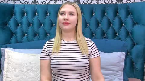 Snapshot of lunahouston chatting on 12.20.24 LunaHouston online show from 12.20.24