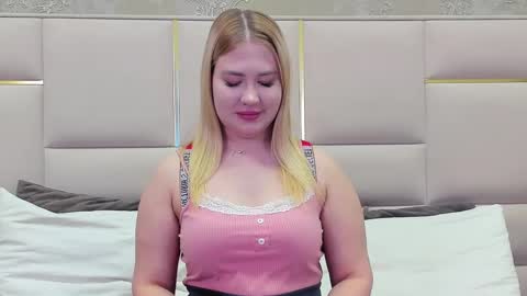 Snapshot of lunahouston chatting on 03.11.25 LunaHouston online show from 03.11.25