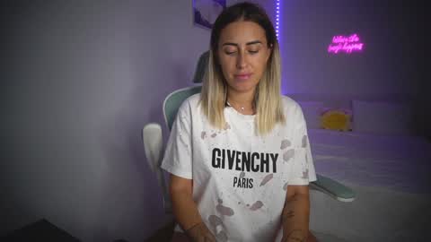 Snapshot of lunaink_ chatting on 10.28.25 Laura online show from 10.28.25