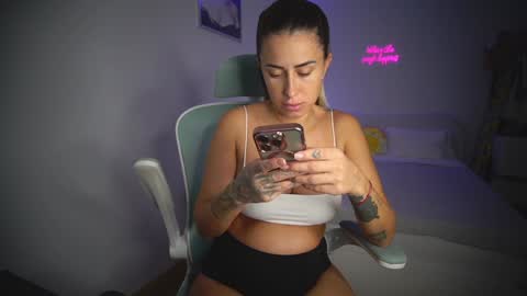 Snapshot of lunaink_ chatting on 11.14.25 Laura online show from 11.14.25