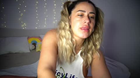 Snapshot of lunaink_ chatting on 04.04.26 Laura online show from 04.04.26