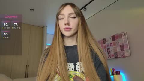 Snapshot of lunainnk chatting on 09.16.25 Luna online show from 09.16.25