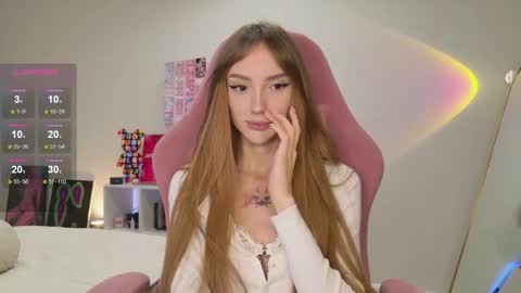 Snapshot of lunainnk chatting on 09.19.25 Luna online show from 09.19.25