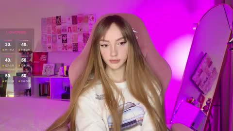 Snapshot of lunainnk chatting on 09.21.25 Luna online show from 09.21.25