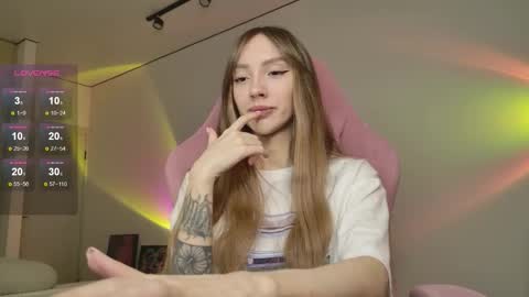 Snapshot of lunainnk chatting on 09.29.25 Luna online show from 09.29.25