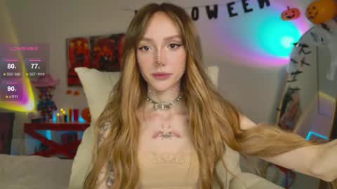 Snapshot of lunainnk chatting on 10.28.25 Luna online show from 10.28.25