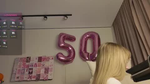 Snapshot of lunainnk chatting on 11.16.25 Luna online show from 11.16.25