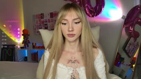 Snapshot of lunainnk chatting on 11.20.25 Luna online show from 11.20.25