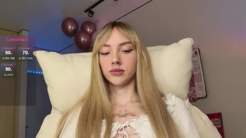 Snapshot of lunainnk chatting on 11.29.25 Luna online show from 11.29.25