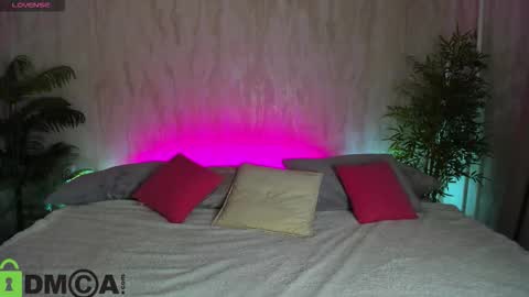 Snapshot of lunakown chatting on 11.22.25 Varvara online show from 11.22.25