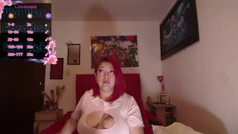 Snapshot of lunalatinacoo chatting on 07.15.26 LUNA online show from 07.15.26