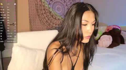 Snapshot of lunalawless chatting on 11.25.25 luna dela cruz online show from 11.25.25