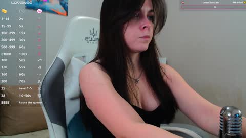 Snapshot of lunalovesuu chatting on 12.17.24 Luna online show from 12.17.24