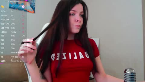 Snapshot of lunalovesuu chatting on 02.13.25 Luna online show from 02.13.25