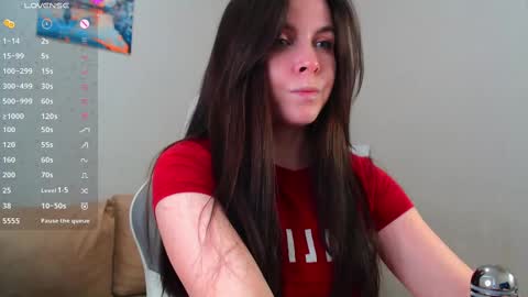 Snapshot of lunalovesuu chatting on 02.13.25 Luna online show from 02.13.25