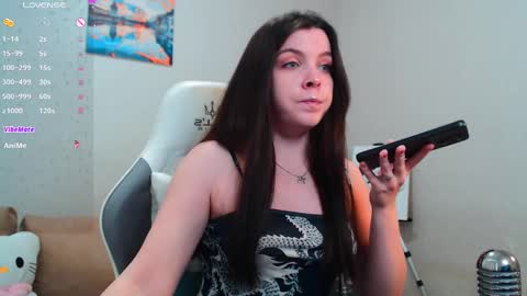 Snapshot of lunalovesuu chatting on 03.04.25 Luna online show from 03.04.25