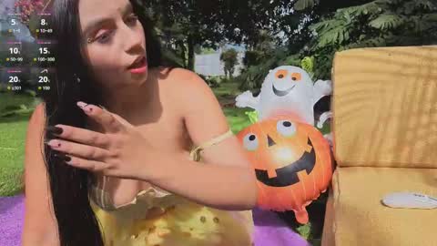 Snapshot of lunaluxe1001 chatting on 10.31.25 lunaluxe1001 online show from 10.31.25