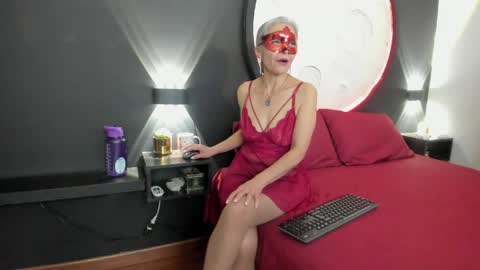 lunamisteriosa_ online show from 04.24.26