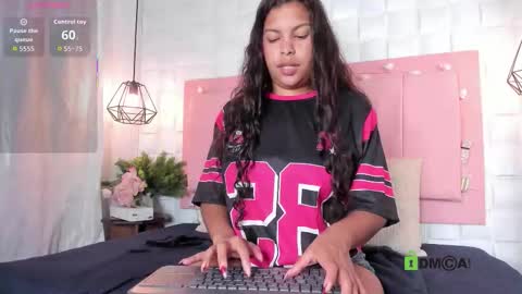 lunamorena__ online show from 12.15.25