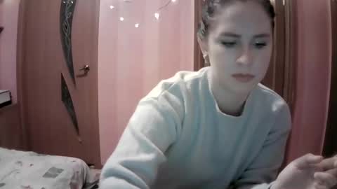 lunamystique_ online show from 01.28.25