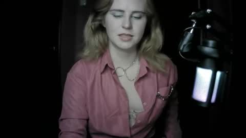 Snapshot of lunamystique_ chatting on 10.22.25 lunamystique_ online show from 10.22.25