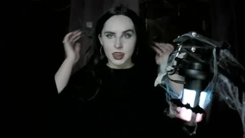 Snapshot of lunamystique_ chatting on 10.27.25 lunamystique_ online show from 10.27.25