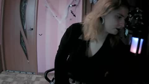 Snapshot of lunamystique_ chatting on 11.05.25 lunamystique_ online show from 11.05.25