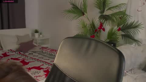 lunaolivia_ online show from 02.15.26