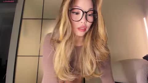 Snapshot of lunaonekiss chatting on 10.26.25 Aisha online show from 10.26.25